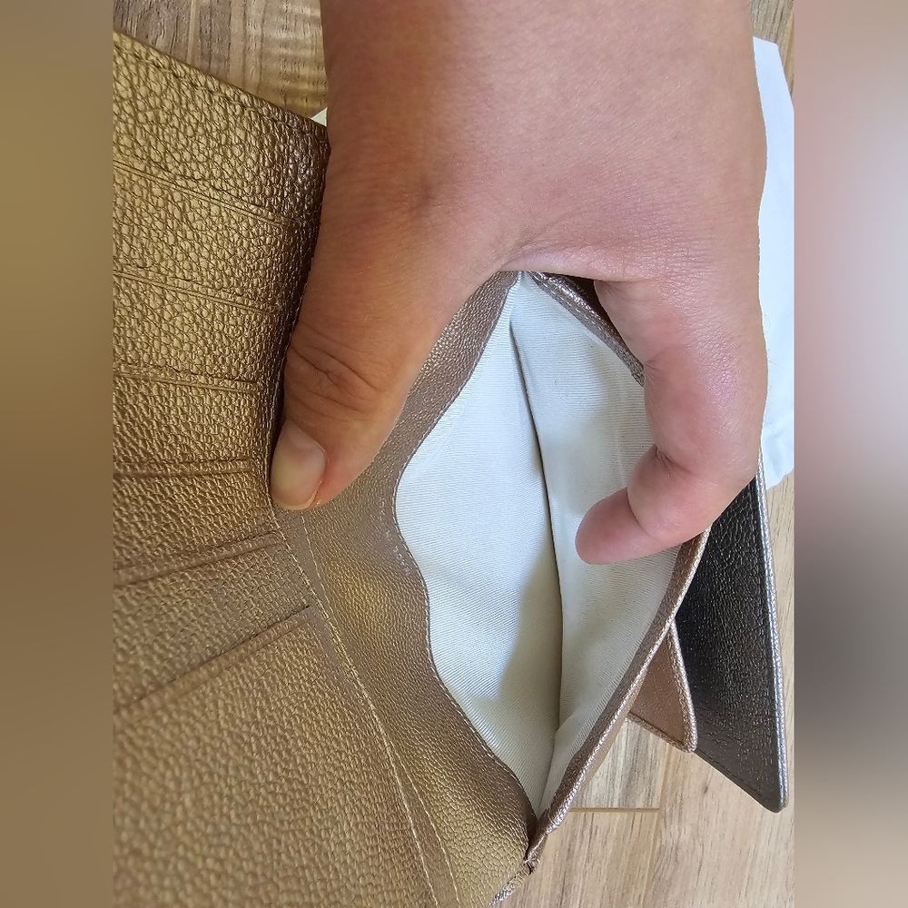 🎉🎉HOST PICK🎉🎉CHANEL Bicolore CC Logo Metallic Leather Long Trifold Wallet - Picture 14 of 16